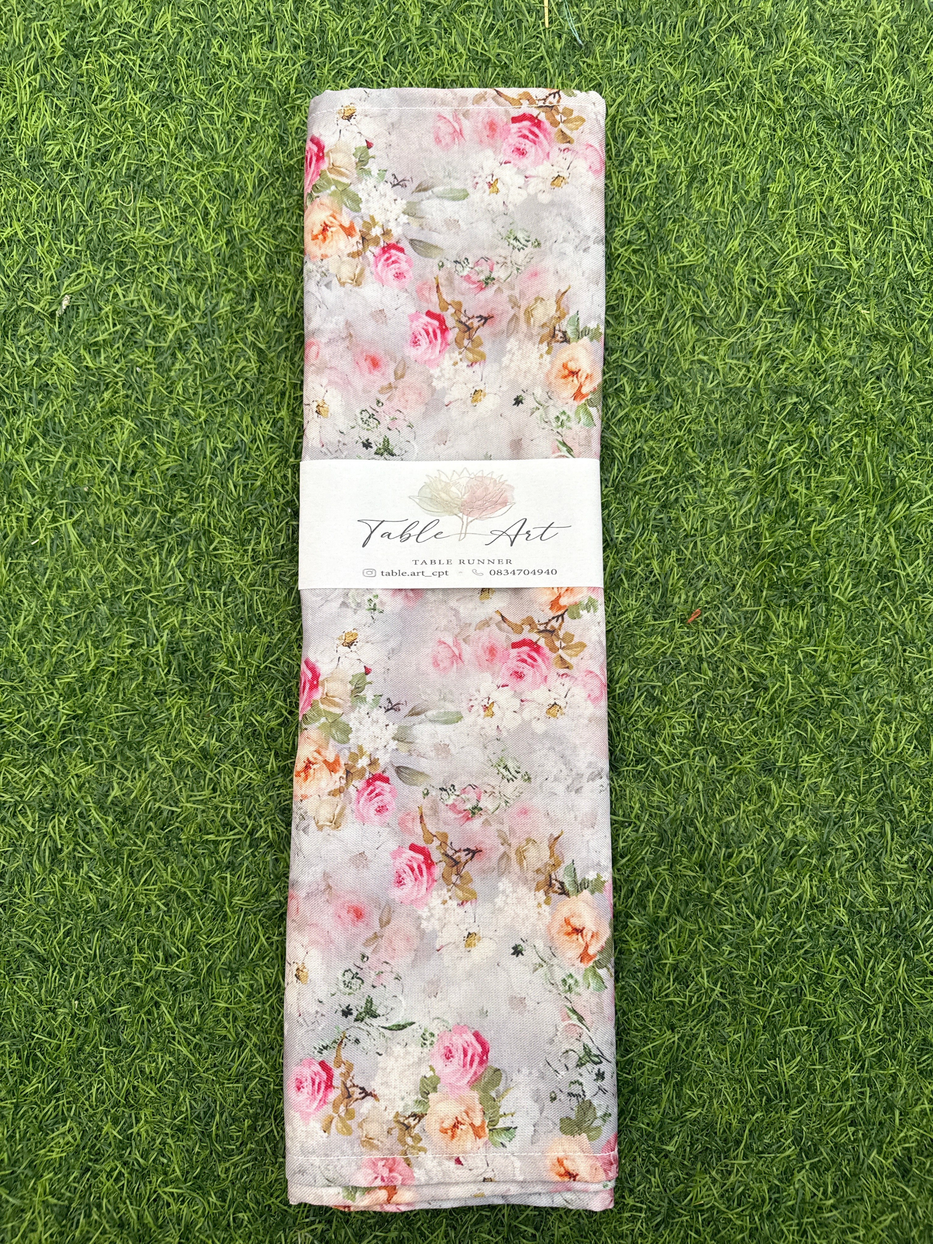 Soft pink roses Runner