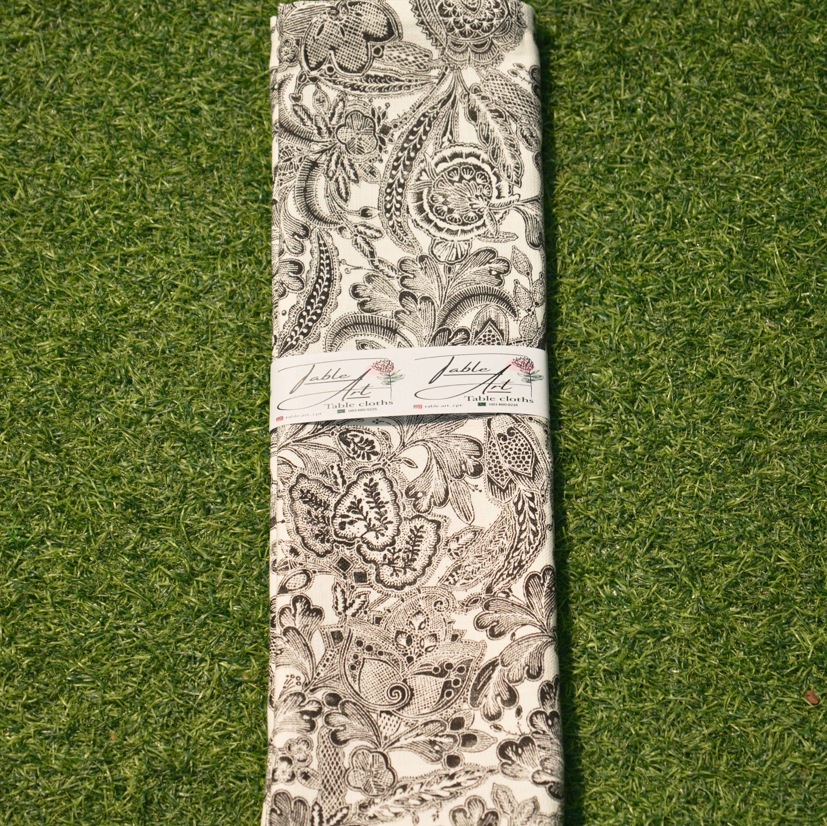 Jacobean heavy cotton Runner